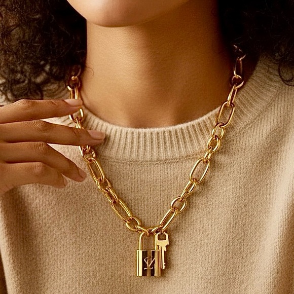 Luxurious Authentic Louis Vuitton Gold Padlock Key Necklace Complimentary - Picture 4 of 11